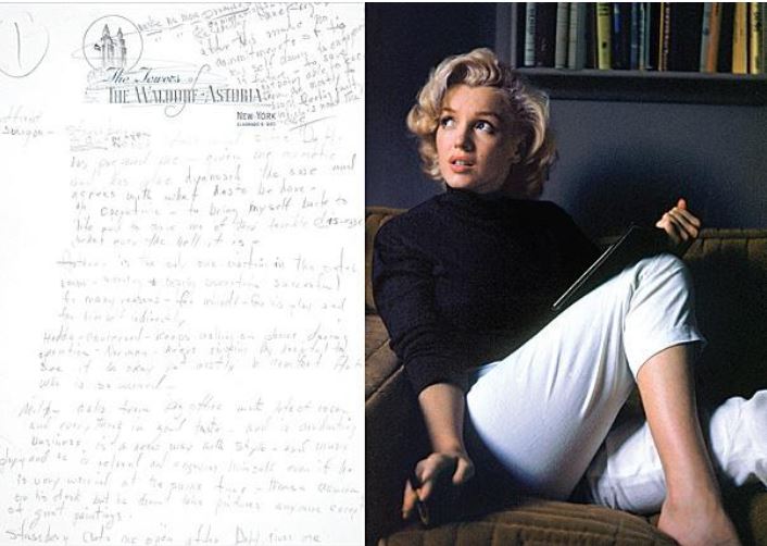 Capa do livro Fragmentos de Marilyn Monroe e um manuscrito de seus escritos