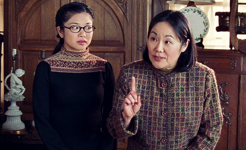 Lane Kim com sua mãe, Mrs Kim, da série Gilmore Girls.