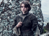 Foto da personagem Arya Stark na série Game of Thrones.