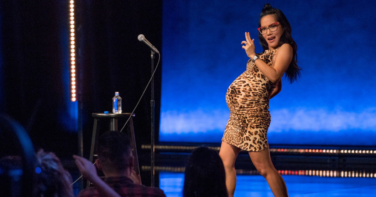 Ali Wong no especial de humor stand up Hard Knock Wife